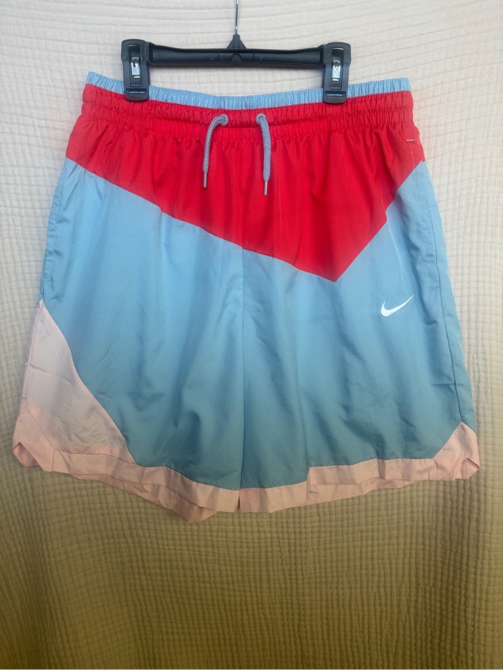 Nike DNA Dri-FIT Basketball Shorts M Red Blue Pink 8"